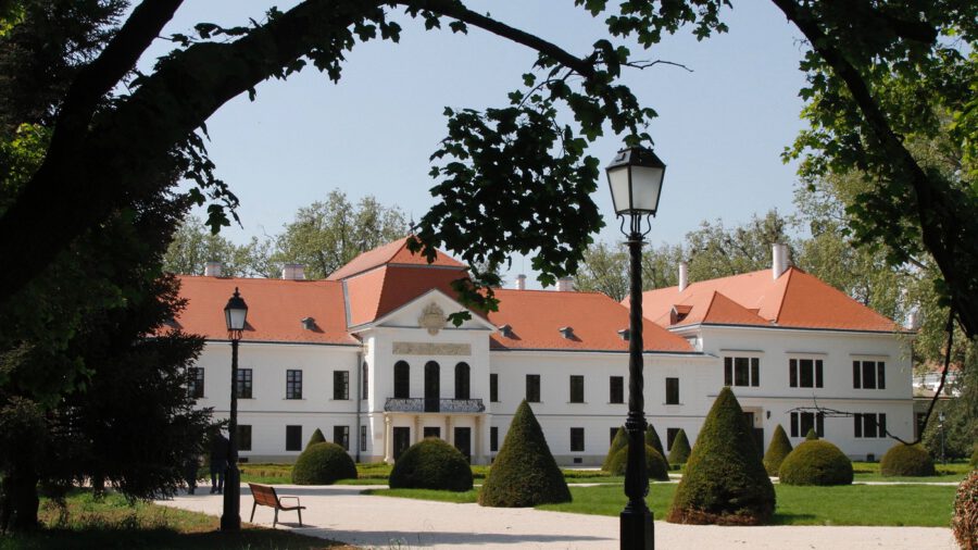 Megújult és megszépült a nagycenki Széchenyi-kastély épülete