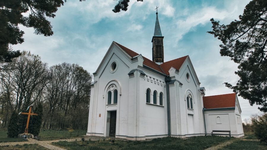 Szapáry-kápolna, mely végső nyughelye hazánk egykori miniszterelnökének
