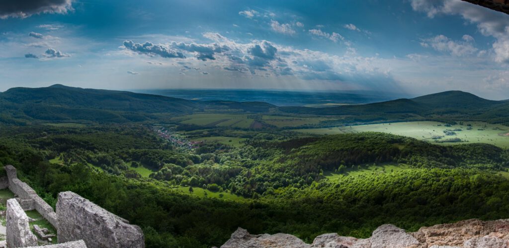 A rabul ejtő Regéci-vár, a Zemplén egyik ékessége