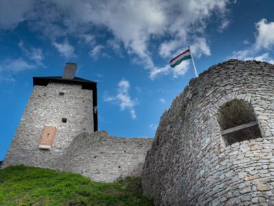 A rabul ejtő Regéci-vár, a Zemplén egyik ékessége
