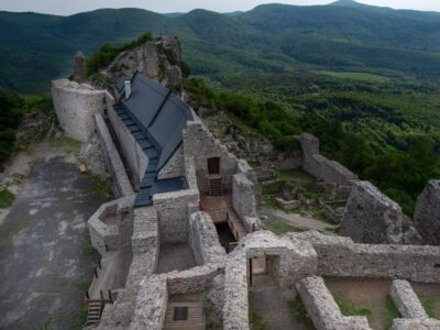 A rabul ejtő Regéci-vár, a Zemplén egyik ékessége