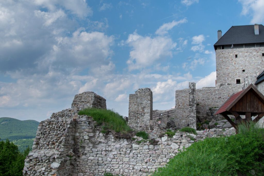 A rabul ejtő Regéci-vár, a Zemplén egyik ékessége