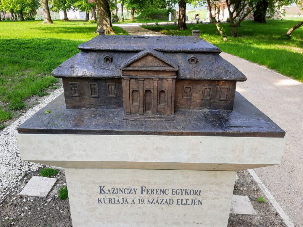 Kirándulás a Kazinczy Emlékparkban, a nyelvújító egykori gyümölcsös kertjében