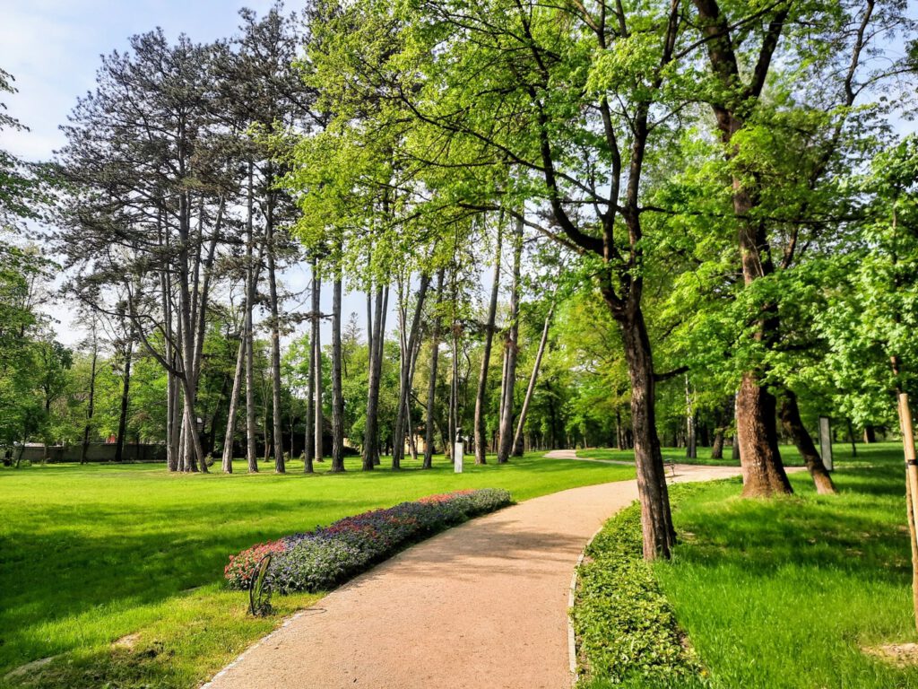 Kirándulás a Kazinczy Emlékparkban, a nyelvújító egykori gyümölcsös kertjében