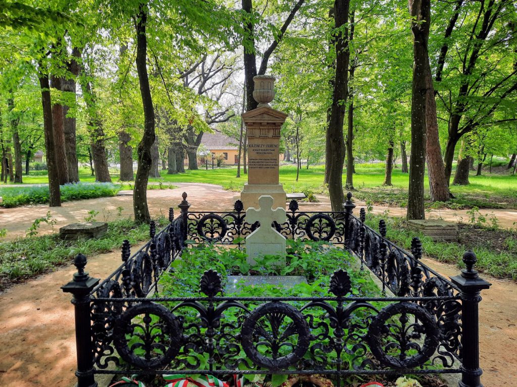 Kirándulás a Kazinczy Emlékparkban, a nyelvújító egykori gyümölcsös kertjében