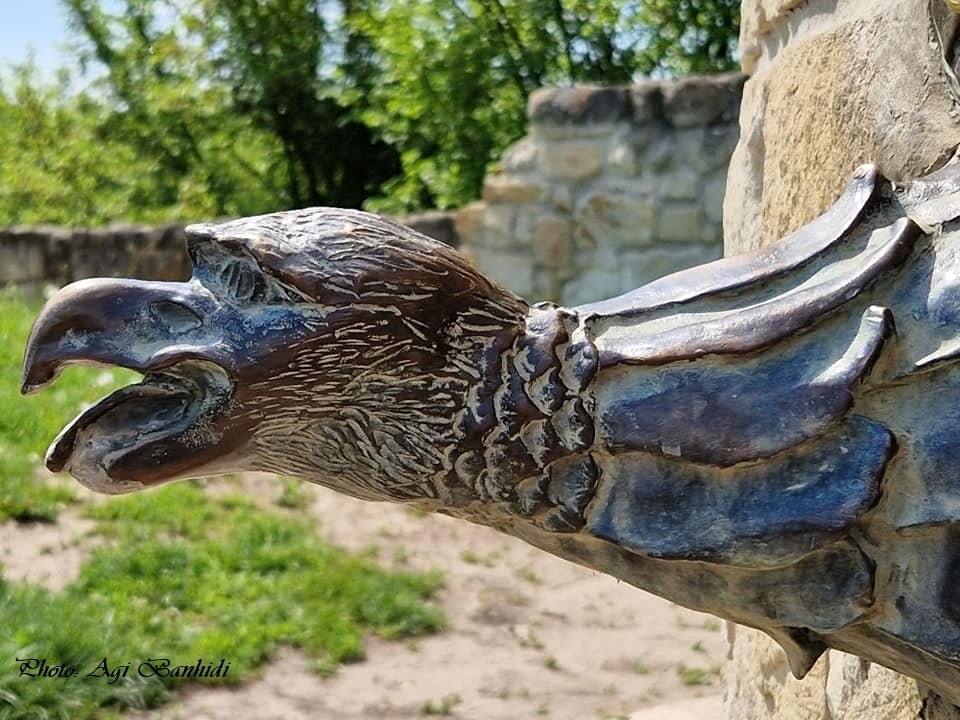 Solymári vár, a Mátyás-hegyen álló, rejtélyekkel teli erősség
