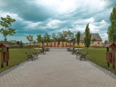 Tiszakanyári Honfoglalás Park – a magyar történelem évszázadai fába faragva