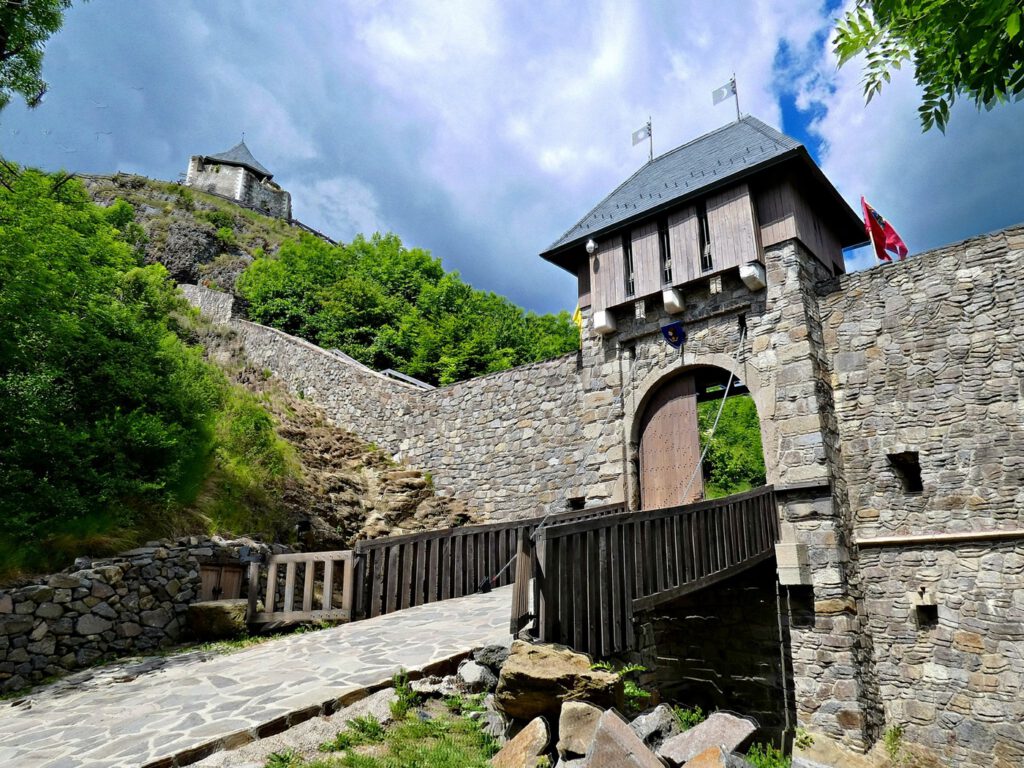 Füzéri vár, amely nemcsak a Zemplén, hanem az ország egyik gyönygyszeme