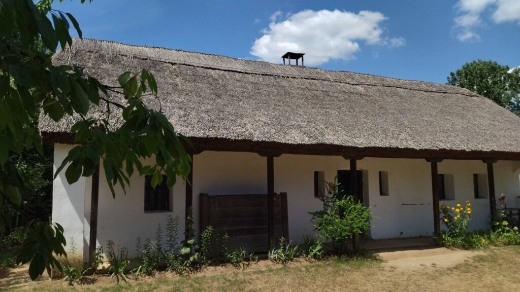 Sóstói Múzeumfalu, az erdő szélén, 7,5 hektáros területen elterülő néprajzi falu