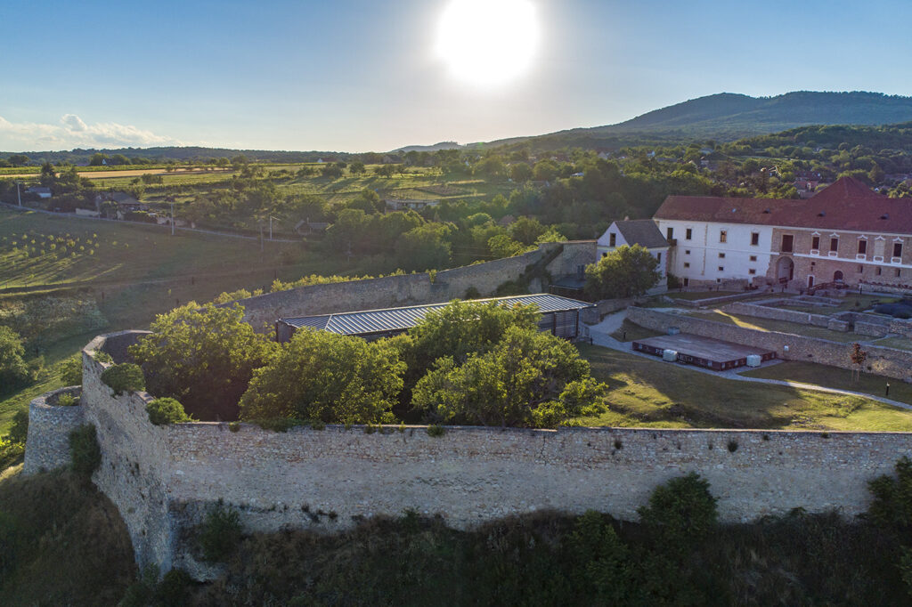 Pécsvárad gyöngyszemei, az erődített monostor és a 255 éves templom