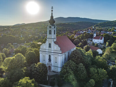 Pécsvárad gyöngyszemei, az erődített monostor és a 255 éves templom