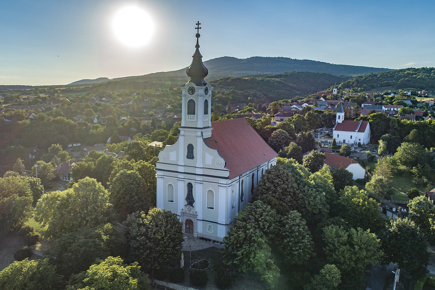 Pécsvárad gyöngyszemei, az erődített monostor és a 255 éves templom