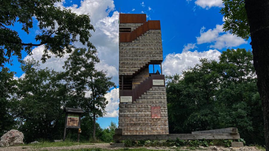 Dévényi Antal-kilátó, a Nagy-Kopasz-hegy jenga tornya
