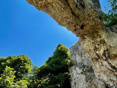Vaskapu-szikla, a Pilis ámulatba ejtő boltívei