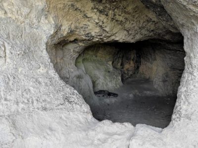 Zelezna-baba-barlang, a vasorrú bába üreg a Zsámbéki-medencében
