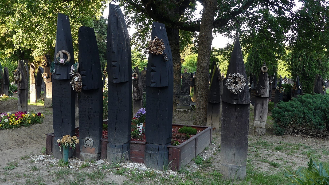 A szatmárcsekei csónakfejfás temető, az Európa-szerte egyedülálló sírkert