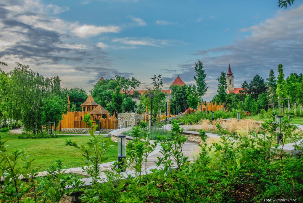 A várpalotai Thury-vár, amely a legyőzhetetlen bajvívóról kapta nevét