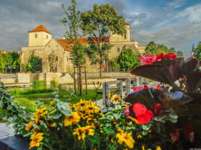 A várpalotai Thury-vár, amely a legyőzhetetlen bajvívóról kapta nevét