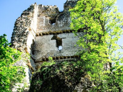 Pusztapalota, a Bakony erdősségében rejtőző várrom