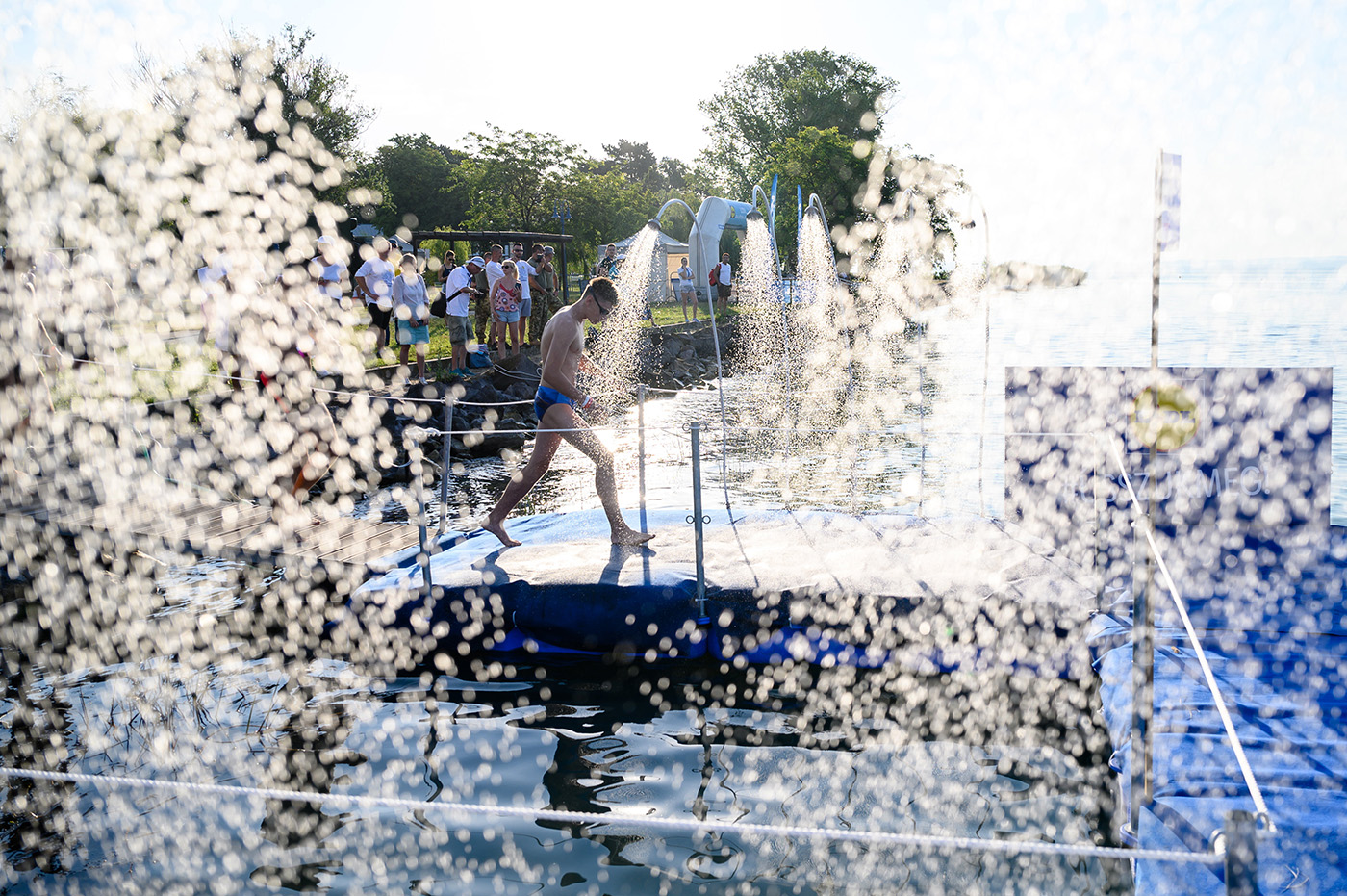 Több mint 12.000 ember ugrott vízbe a jubileumi, 40. Balaton-átúszáson