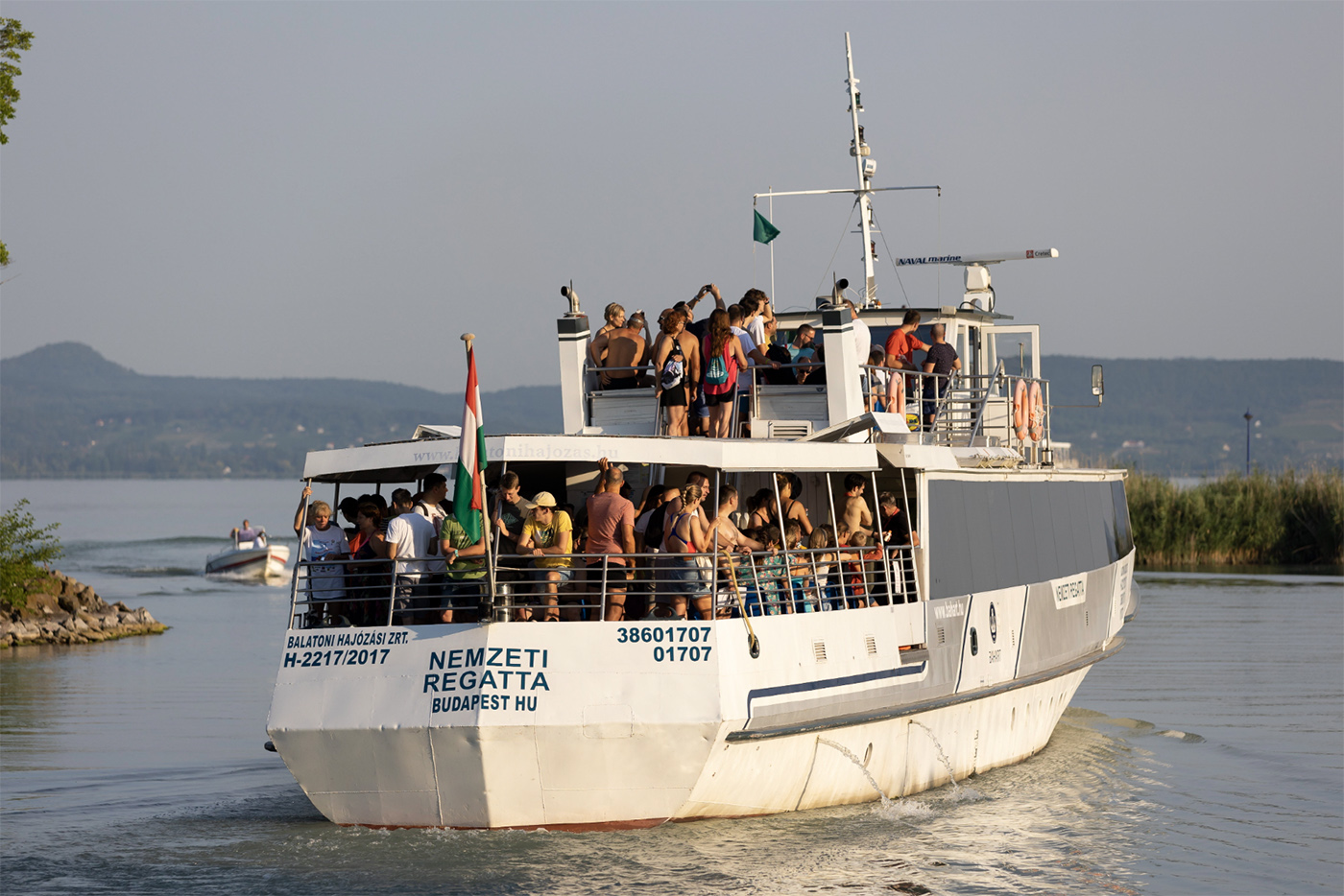 Több mint 12.000 ember ugrott vízbe a jubileumi, 40. Balaton-átúszáson