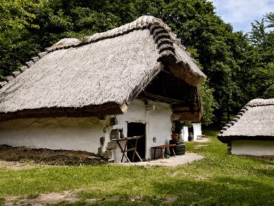 A Cáki pincesor nyolc, a régmúltat idéző épülete