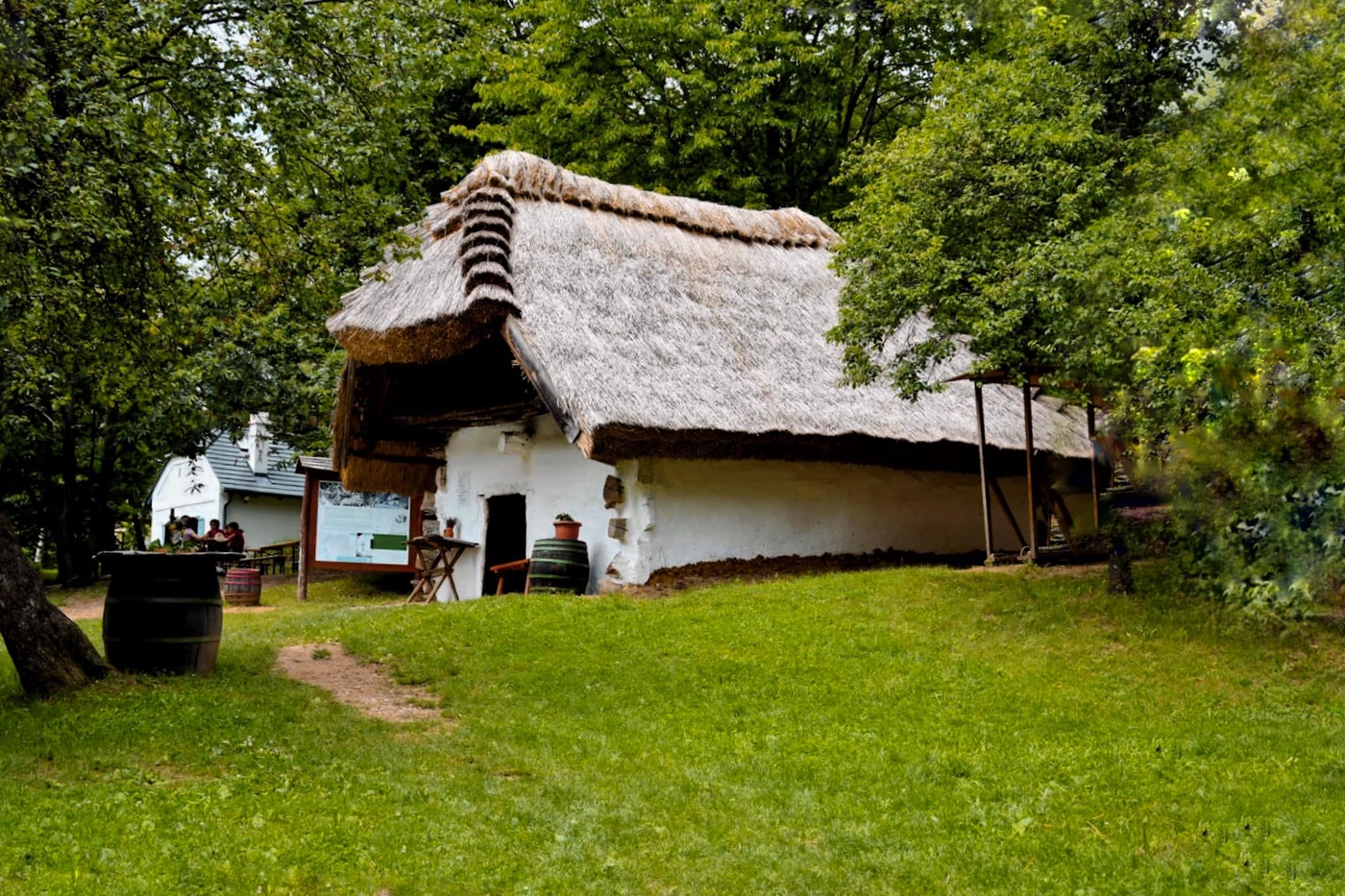 A Cáki pincesor nyolc, a régmúltat idéző épülete