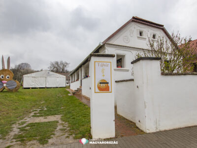 A zengővárkonyi Míves Tojás Múzeum és Szalma-Kincs-Tár