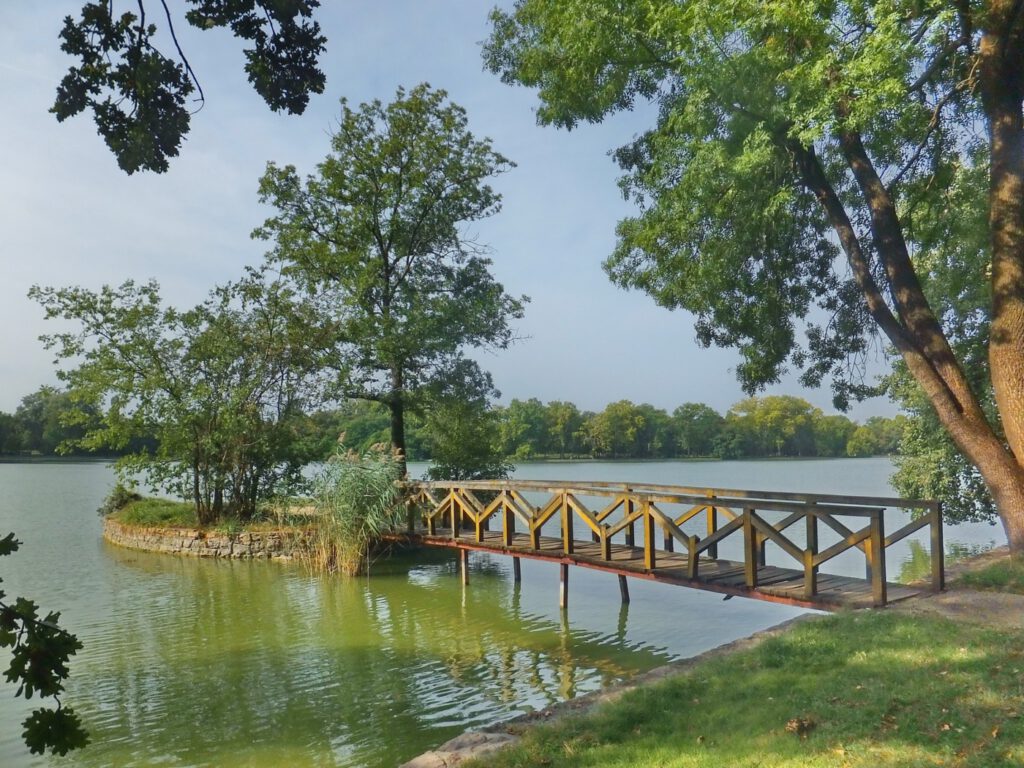 Tatai Cseke-tó, a vizek városának több mint 250 éves, festői tava