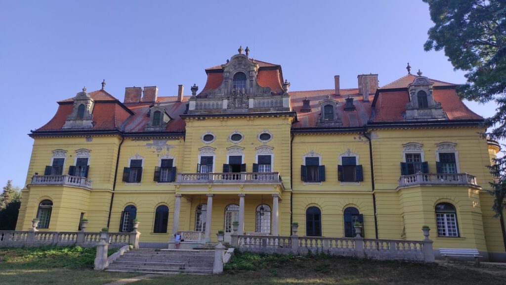 A nagymágocsi Károlyi kastély és 41 hektáros parkja