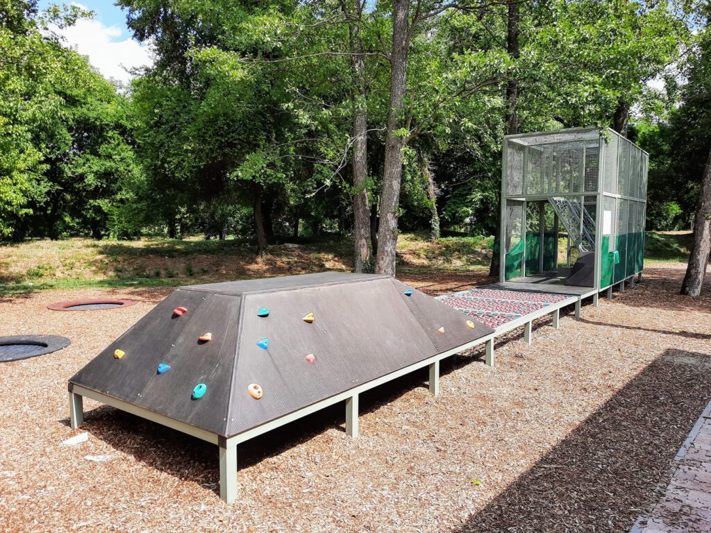 Megszépült és új attrakcióval bővült a szigetvári Zrínyi-vár parkja