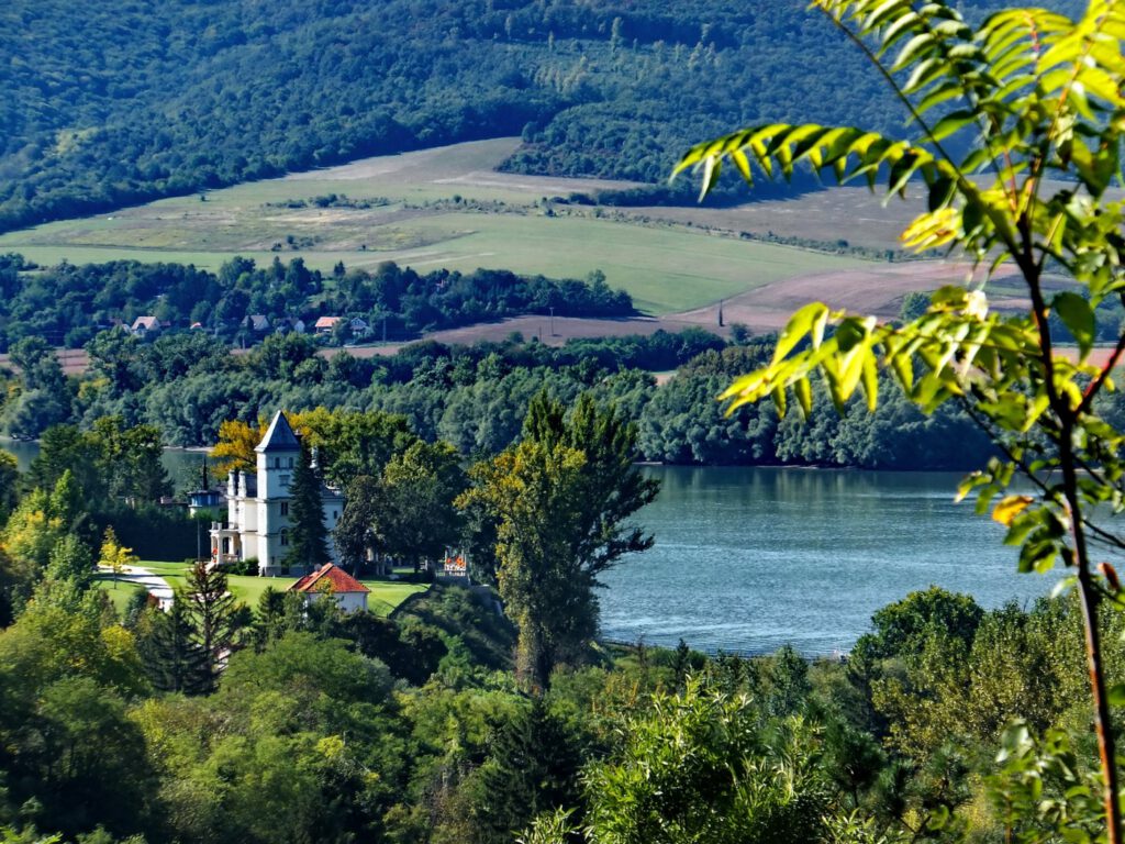 Zebegény, a Dunakanyar festővászonra kívánkozó települése