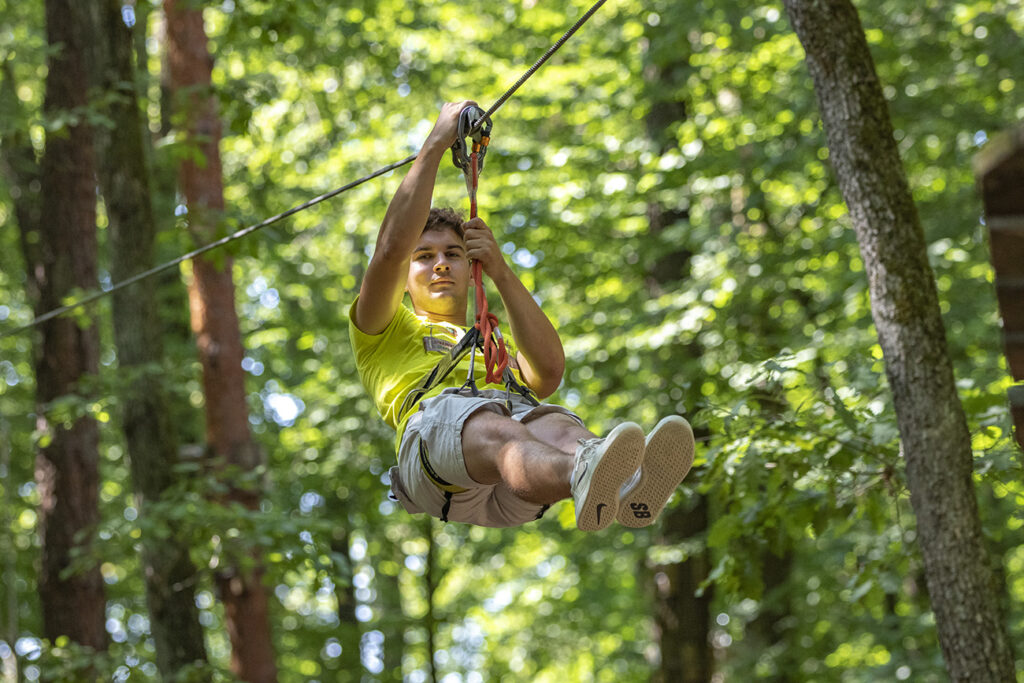 Kalandpark a Bakonaki-tavat ölelő erdőben, amely minden korosztálynak élményt nyújt