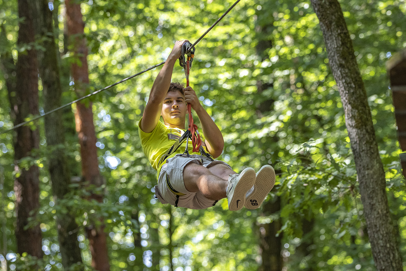 Kalandpark a Bakonaki-tavat ölelő erdőben, amely minden korosztálynak élményt nyújt