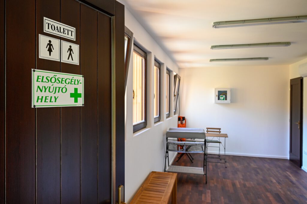 Új, többfunkciós fogadóépületet adtak át a Rám-szakadéknál