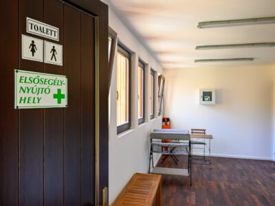 Új, többfunkciós fogadóépületet adtak át a Rám-szakadéknál