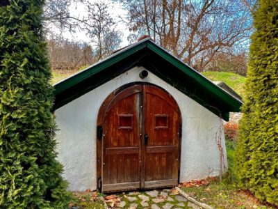 Mikóháza történelmi pincesora, ahova télen is érdemes ellátogatni