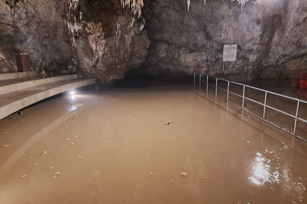 Elöntötte a víz az aggteleki Baradla-barlangot