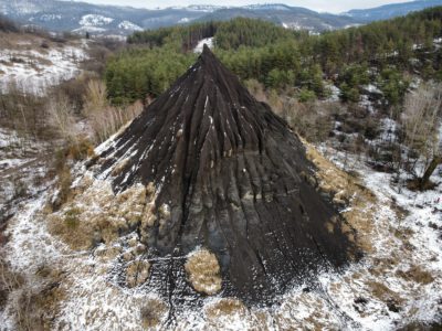 Zagyvaróna fekete hegyei, a salakkúpok
