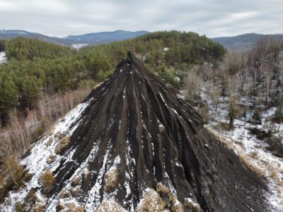 Zagyvaróna fekete hegyei, a salakkúpok