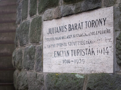 Napkelte a Julianus-kilátóban – januári túrázás a Dunakanyarban