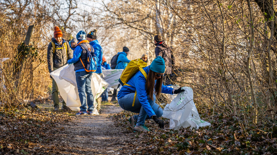 Szemétszedő erdei túrák indulnak az Erdők napjától a Föld napjáig