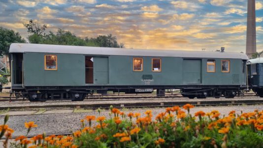 Retro vonat zakatol Győr és Veszprém között a tavaszi hétvégéken