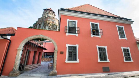Megnyílt a megújult Balassa Bálint Múzeum Esztergomban