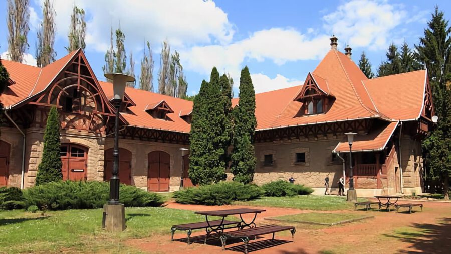 Cifra Istálló és Kocsimúzeum Parád