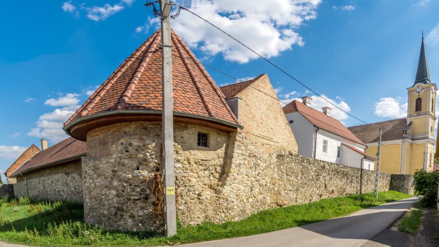 Szászvári Várkastély