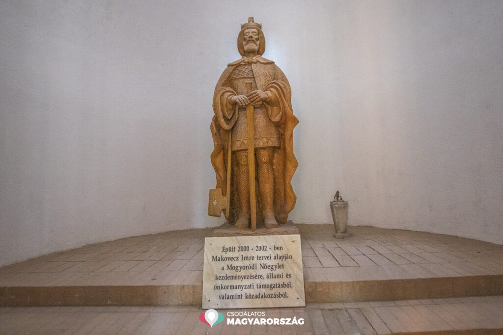 A Makovecz Imre által tervezett Szent László-kilátó
