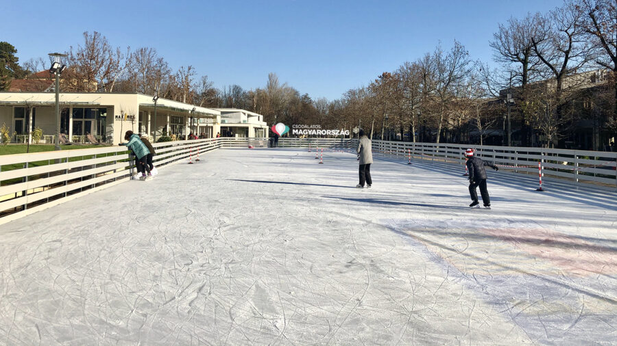 Egy kilométer hosszú, grandiózus, vízparti jégpálya nyílik Balatonfüreden