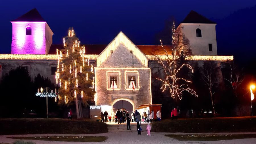 Adventi Varázslat a Thury-vár udvarán 2023