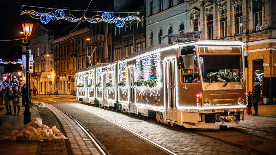 Csipkerózsika kastélyaként tündököl a miskolci adventi villamos december 1-től